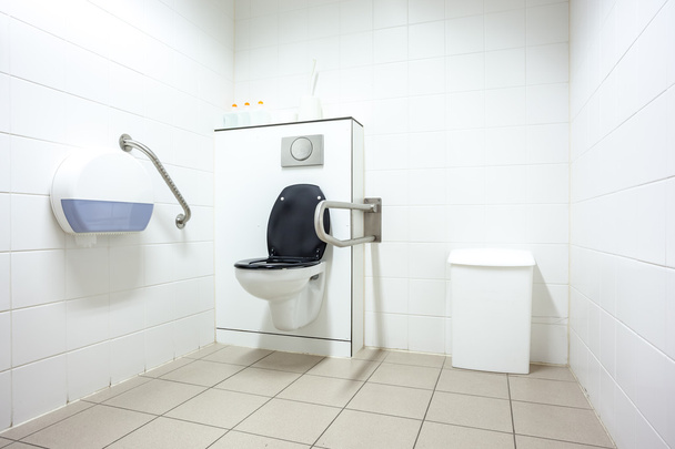 die Behinderten-Toilette - Foto, Bild