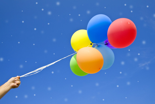 Weibchen mit bunten Luftballons - Foto, Bild