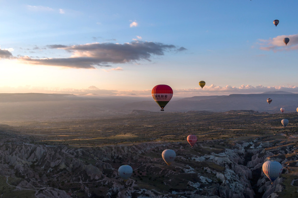 cappadocia balloon tours. - Φωτογραφία, εικόνα