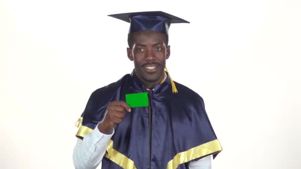 Absolwent posiadający zieloną kartę. Biały. Zwolnionym. Zbliżenie - Materiał filmowy, wideo