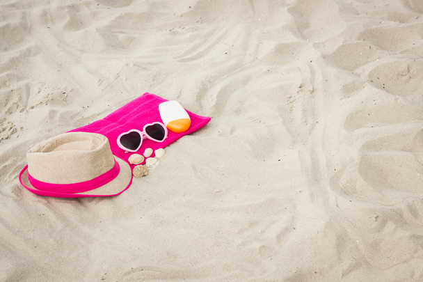 Kum plaj, güneşten korunma, yaz saati, tatil için aksesuarlar - Fotoğraf, Görsel