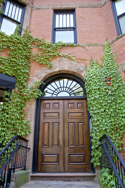 Деревянная дверь, Бостон
 - Фото, изображение