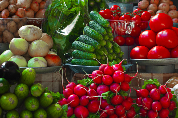 Mercato estivo delle verdure fresche
 - Foto, immagini