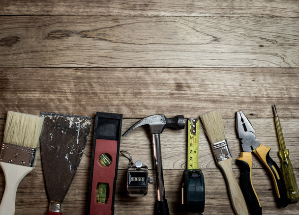 Set van tools op een houten achtergrond - Foto, afbeelding