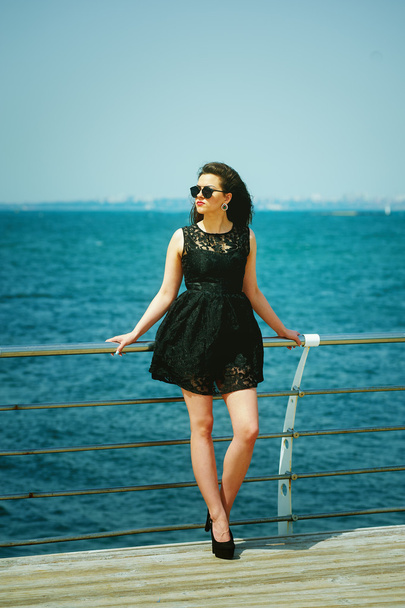 girl posing on background of sea landscape - Fotó, kép