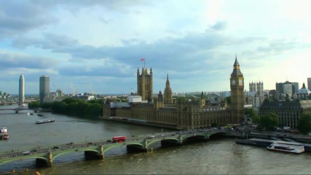 Міський пейзаж og Лондона в літній дощ вечір - Кадри, відео