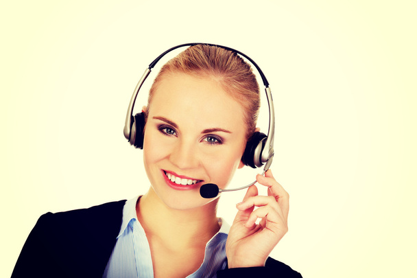 Smiling phone operator in headphones - Foto, afbeelding