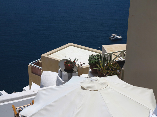 Romántico hermoso paisaje urbano y el cielo azul de Oia en Santorini en
 - Foto, Imagen
