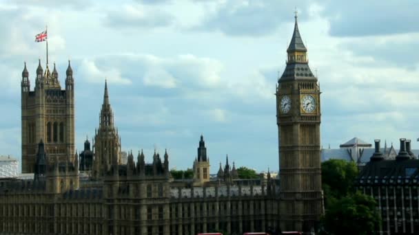 Cityscape z London Eye z domów Parlamentu. Londyn. - Materiał filmowy, wideo
