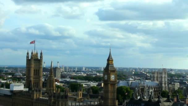 Lotnicze Cityscape Londynu z domów Parlamentu i Big Bena. Anglii - Materiał filmowy, wideo