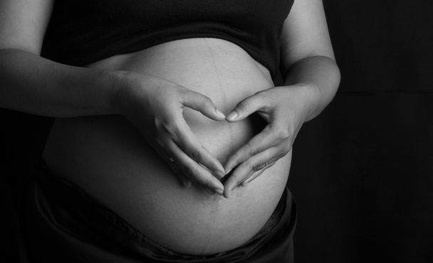 Madre embarazada amor y cuidado
 - Foto, Imagen