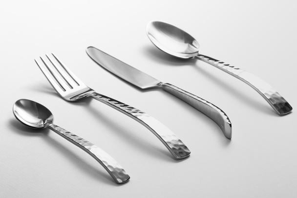 bestek instellen met mes, vork en lepel - Foto, afbeelding