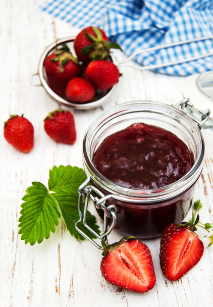 Strawberry jam and fresh strawberries - Photo, Image