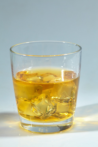 whiskey with ice on table - Zdjęcie, obraz