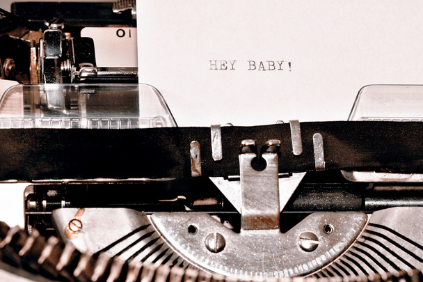 szöveg Hé baby gépelt a régi typewriter - Fotó, kép