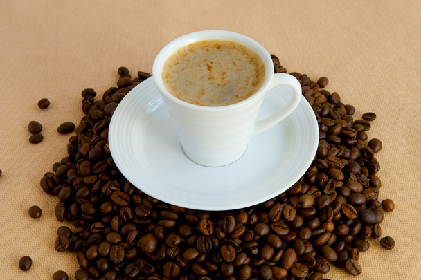 Tazza con caffè, costo su chicco di caffè
 - Foto, immagini