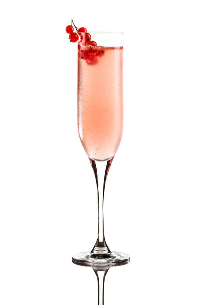 Cóctel de champán de grosella roja
 - Foto, imagen