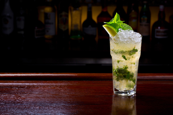 Lemon Mojito on the bar - Foto, afbeelding