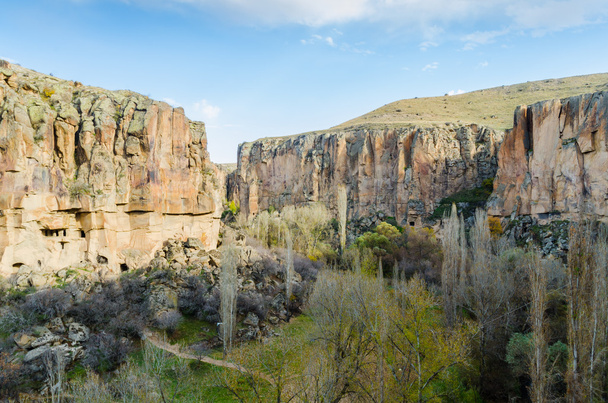 ウフララ渓谷、Cappadicia、トルコの岩窟 - 写真・画像