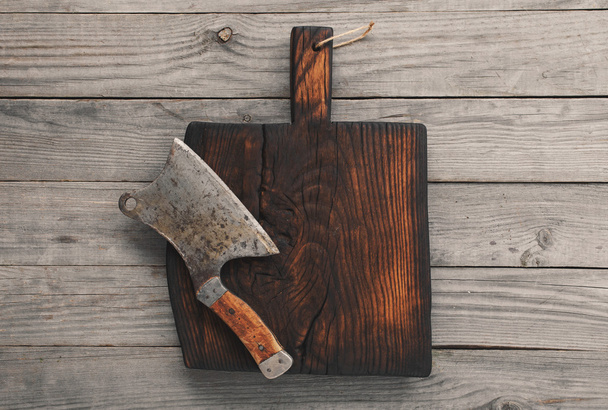 Chopping board block and cleaver - Фото, изображение