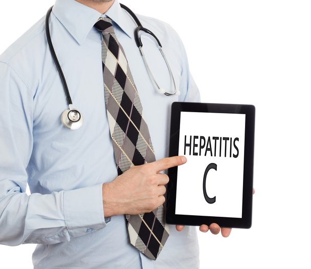 Doktor Holding tablet - Hepatit C - Fotoğraf, Görsel