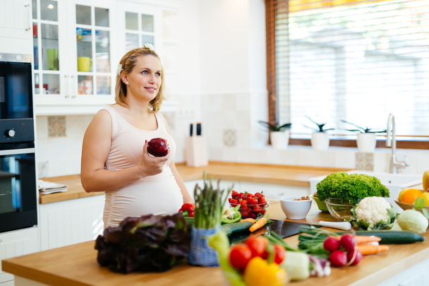 Pregnant woman healthy eating vegetables - Photo, image