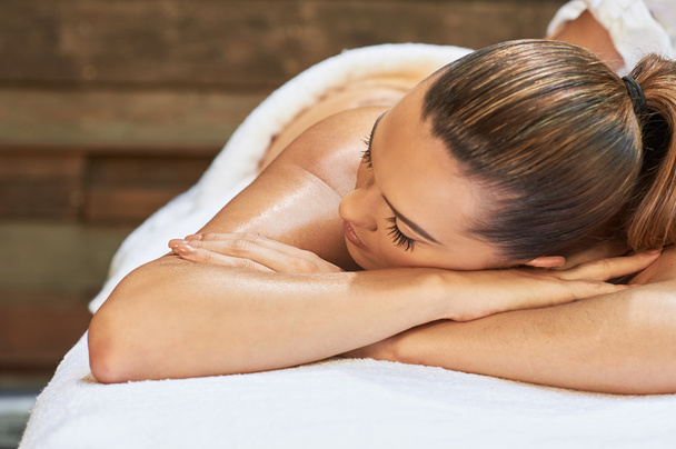 asiatique dos massage thérapie spa pierre chaude
  - Photo, image