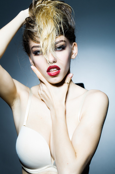 Pretty woman with red lips - 写真・画像
