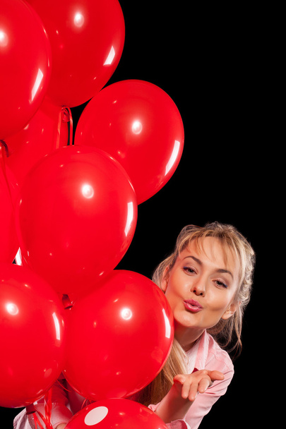 Mujer bonita en blusa con globos rojos
 - Foto, imagen