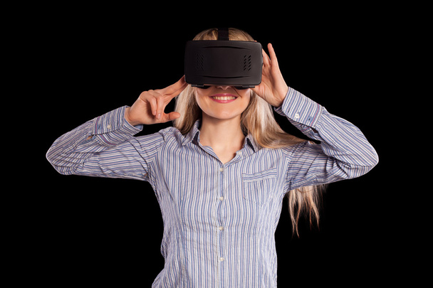 仮想現実のヘッドセットの女性は - 写真・画像
