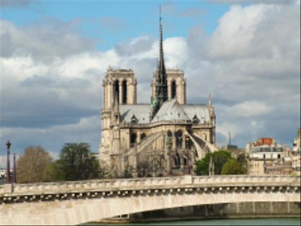 Blick auf Notre Dame de Paris und die Brücke de la Turnel - Foto, Bild