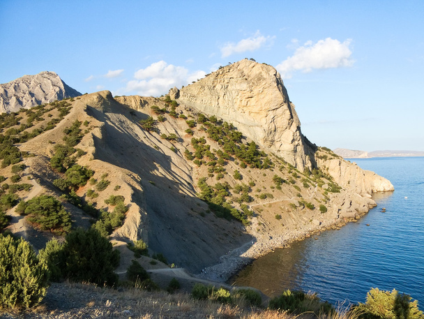 Vista de la montaña Koba-Kaya en el Mar Negro en Crimea
 - Foto, Imagen