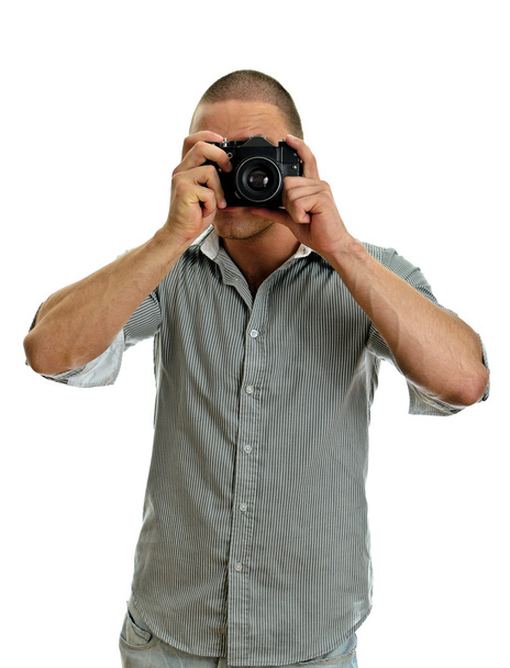 Людина робить фотографії з ретро-камерою. Ізольовані на білому
. - Фото, зображення