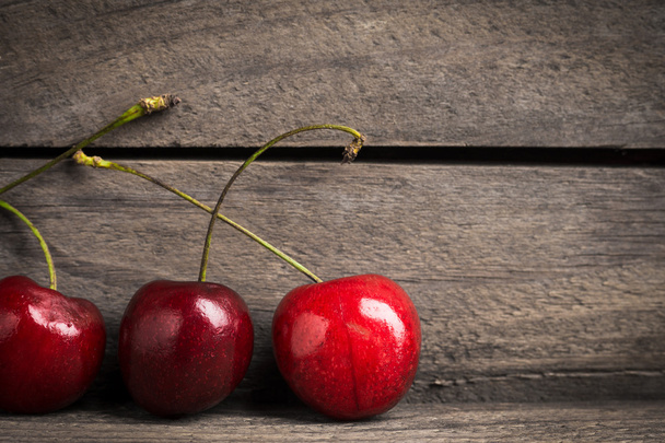 Cherry on wooden background - Φωτογραφία, εικόνα