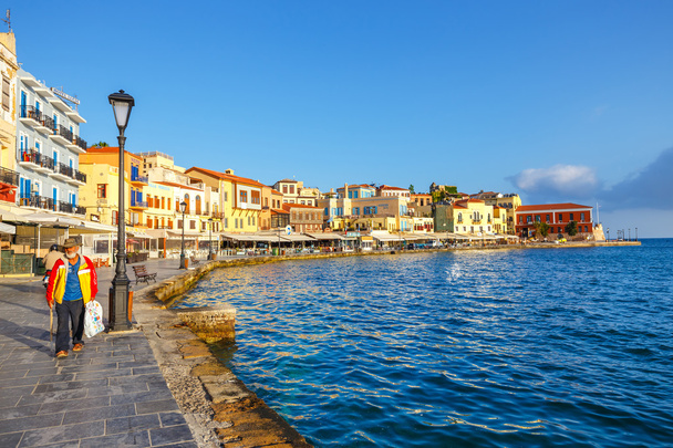 Chania, Crete - 25 Maj, 2016: Morning view of the old port of Chania on Crete, Greece. Chania is the second largest city of Crete. - Zdjęcie, obraz