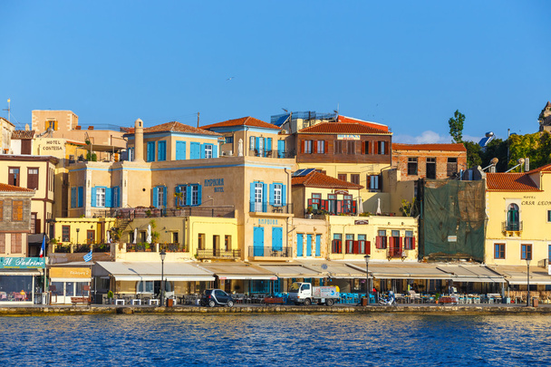 Chania, Crete - 25 Maj, 2016: Morning view of the old port of Chania on Crete, Greece. Chania is the second largest city of Crete. - Zdjęcie, obraz