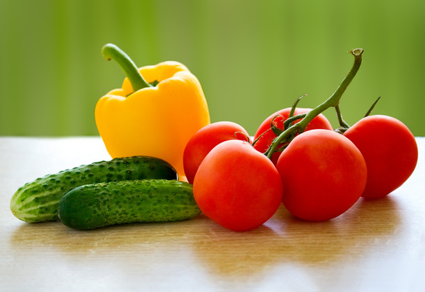 Vihanneksia. Tuore terveellinen ruoka pöydällä
 - Valokuva, kuva