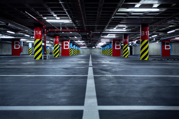 Parking garaje subterráneo
 - Foto, Imagen