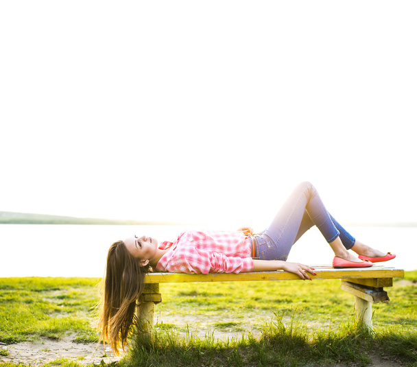  woman lying  on bench  - Фото, зображення