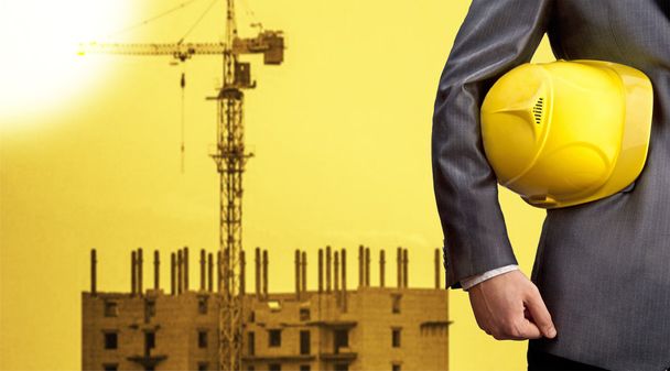 Ingeniero con casco amarillo
 - Foto, Imagen