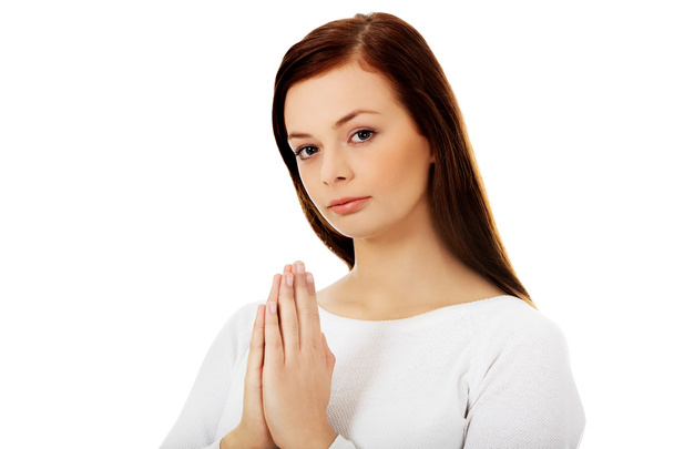 Mooie jonge Kaukasische vrouw bidden - Foto, afbeelding