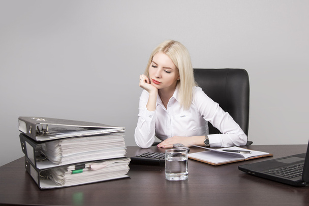 woman businessman on workplace in office - Фото, зображення