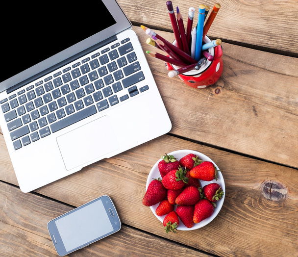 Blogueurs lieu de travail avec fraise
 - Photo, image