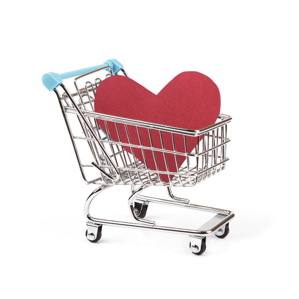 Vásárlás szerelem fogalmát, szívében a bevásárló kosár-fehér - Fotó, kép