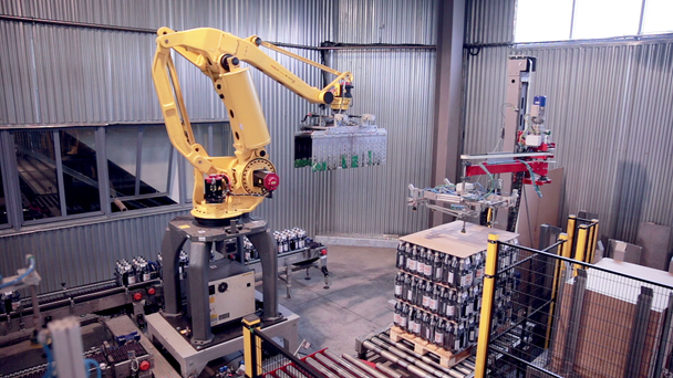 Robotic Arm Loading and assembling products. - Footage, Video