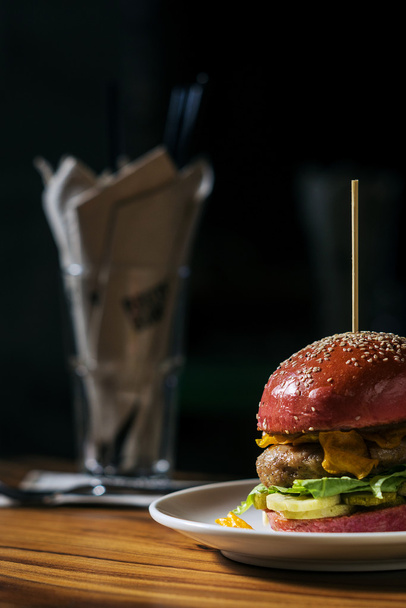modern gourmet chicken burger in beetroot bun - Fotografie, Obrázek
