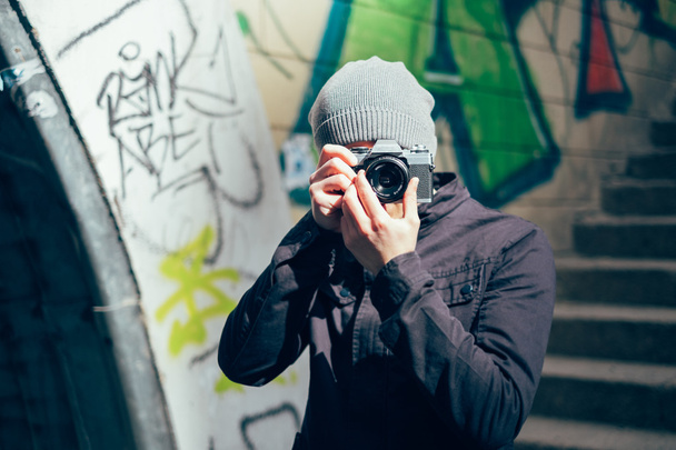 male photographer with a camera - Zdjęcie, obraz