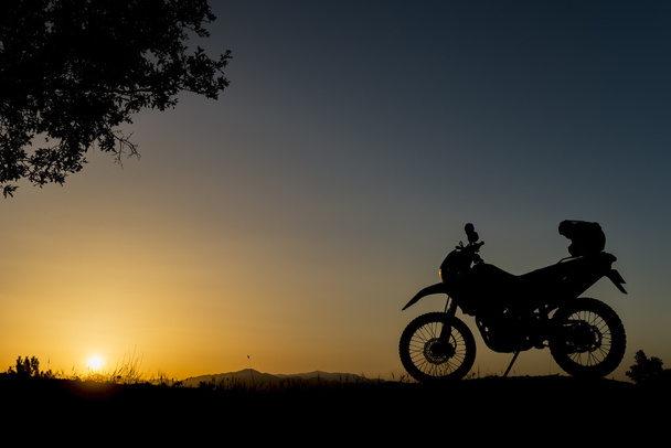 tour de descubrimiento en motocicleta
 - Foto, Imagen