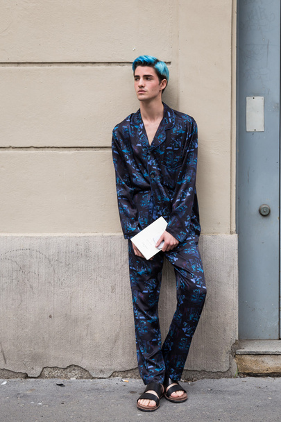 Fashionable man posing during Milan Men's Fashion Week - Foto, immagini