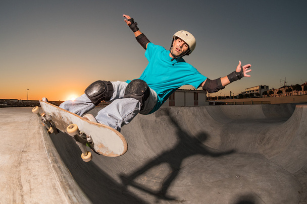 Skateboarder in a concrete pool  - Foto, Imagen